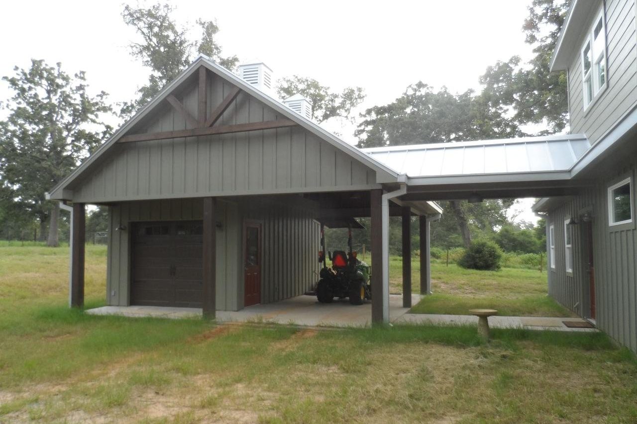 Barndominium with a stone porte cochere built by Cross Creek