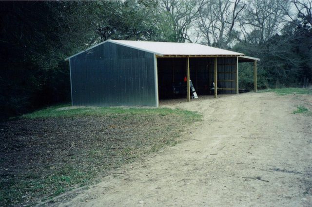 Open-bay pole barn for tractor and equipment storage